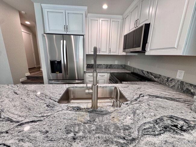 Building Photo - Beautiful 1 Bedroom!  Great Location! Unit 87