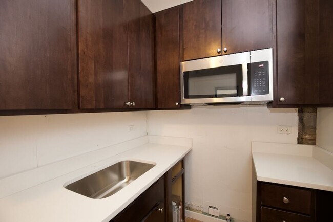 Photo - 3300 W Schubert Ave Unidad B3