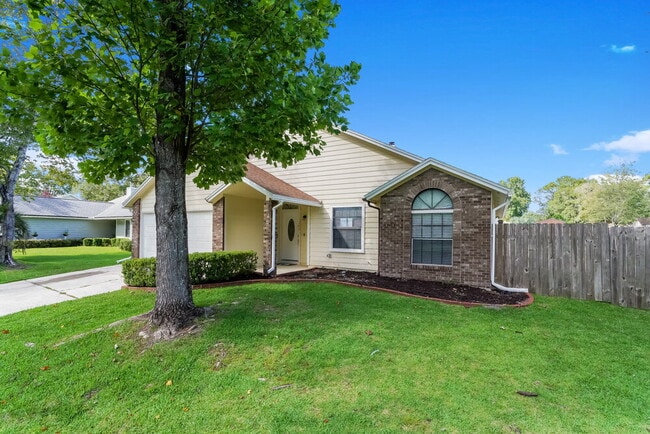 Photo - 1266 Bee St N