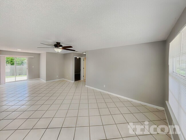 Photo - 5513 3rd Avenue Plaza W