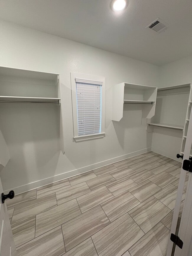 Photo - BEAUTIFUL HOME IN GREAT LOCATION!