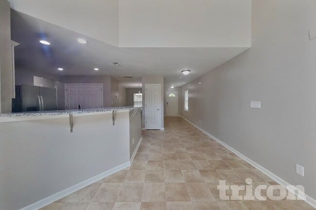 Photo - 910 Statler Dr