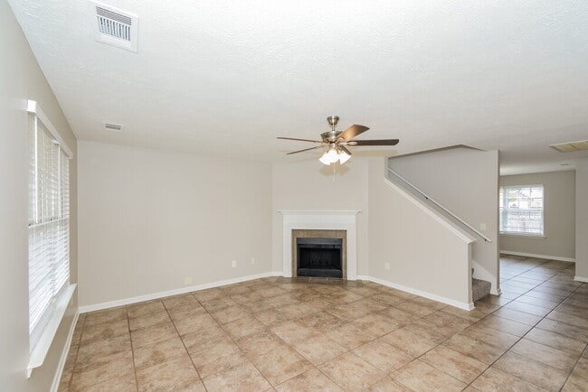 Photo - 320 Birchclay Point N