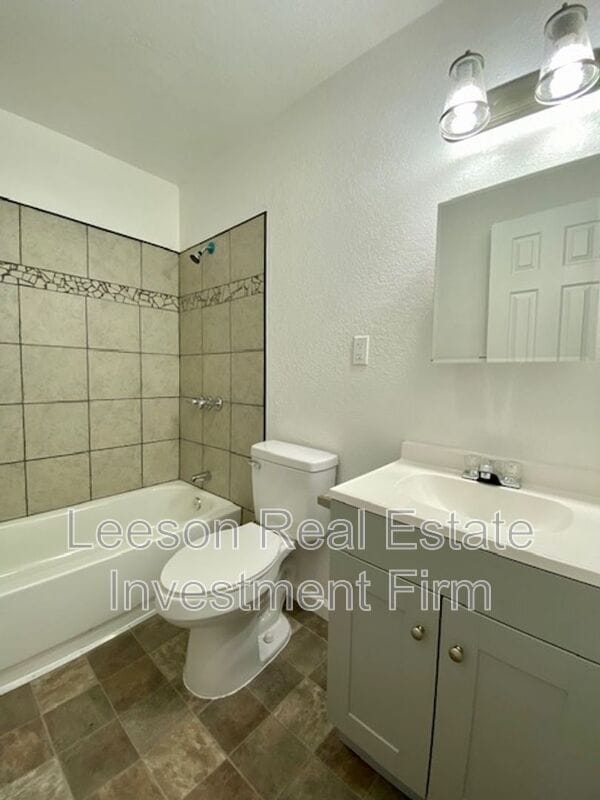 Photo - 3042 Fulton St