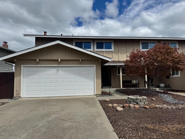 Building Photo - 625 Comet Dr
