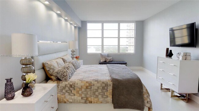 Photo - 5601 Collins Ave Unidad 1225