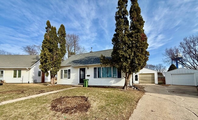 Building Photo - 1306 2nd Ave SW