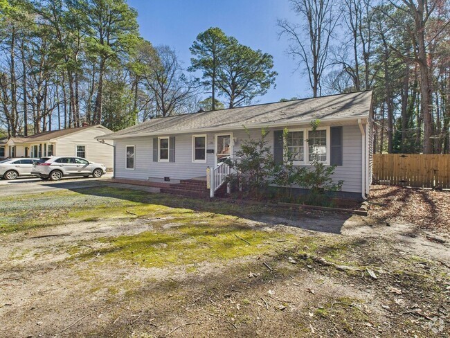 Building Photo - Charming 4-Bedroom Ranch in Highly Desired... Rental