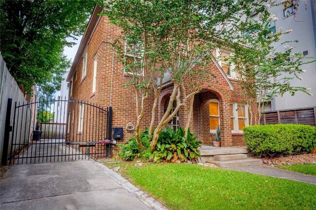 Photo - 1906 Waugh Dr Unit B