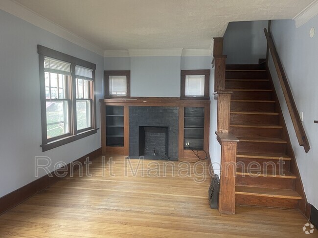 Building Photo - 3228 Fontenelle Blvd Rental