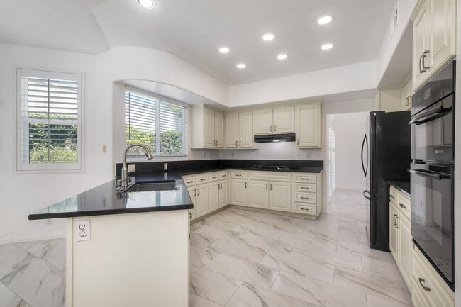 Photo - 4Bed/3bath in Rancho Del Oro~ Caspian