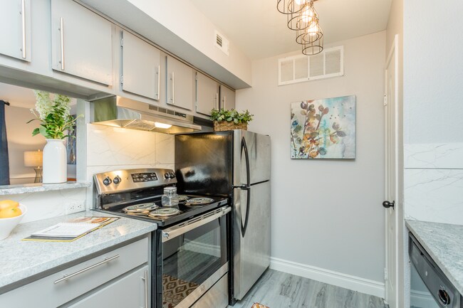 Photo - La Estancia Apartments