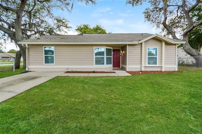 Photo - 2714 Waco Dr E House