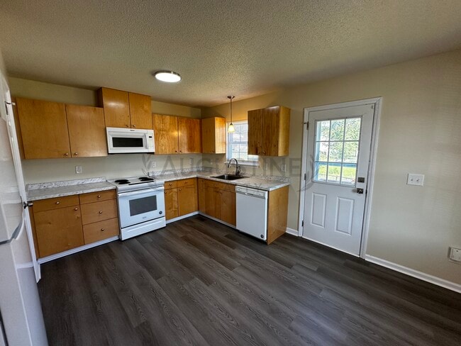6 St Luke Ct