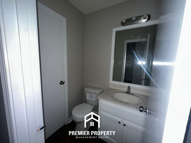 Photo - 2187 Curbertson Cove