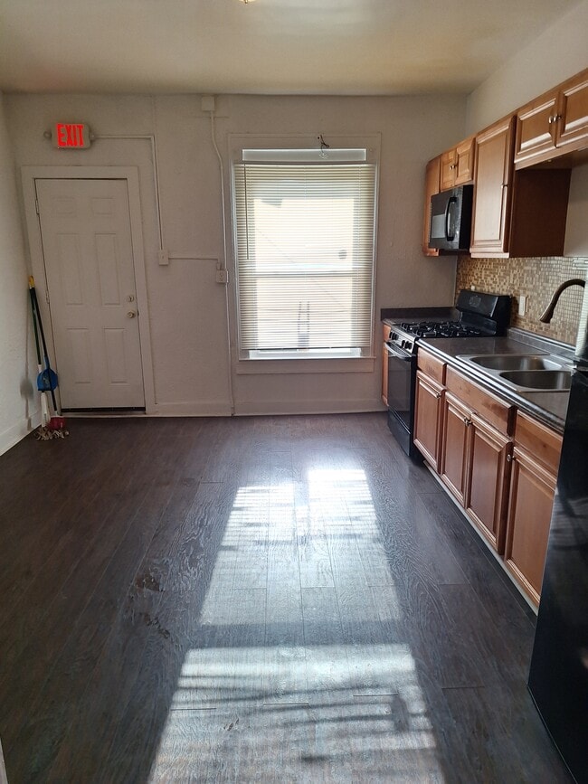 Photo - 125 Collins Ave House