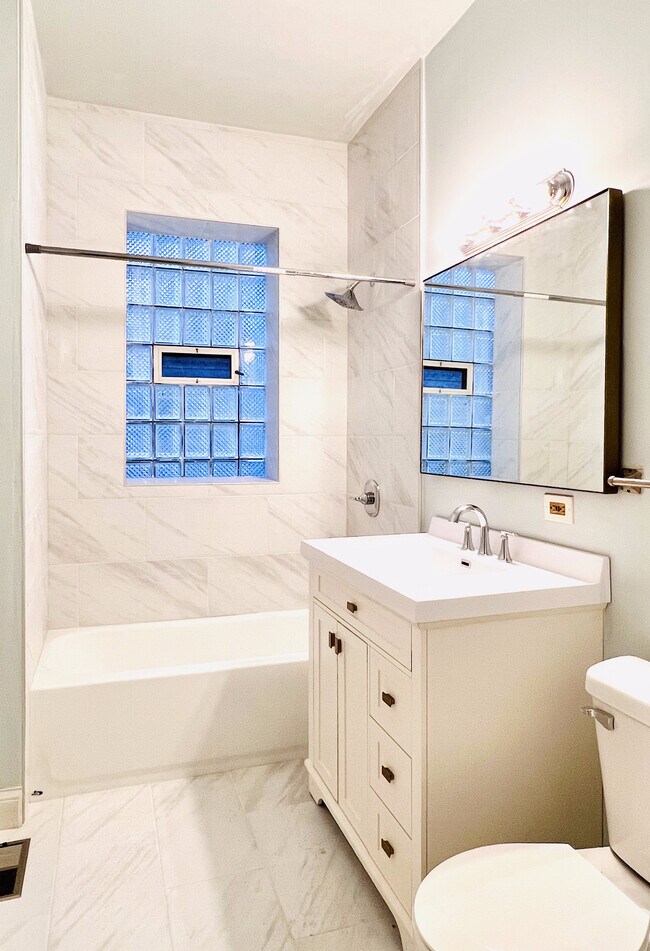 Photo - 3720 S Indiana Ave Unit 3