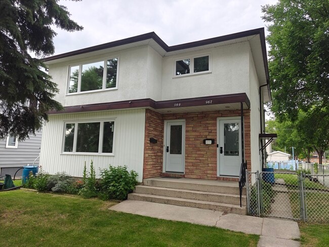Building Photo - 969 Carter Av