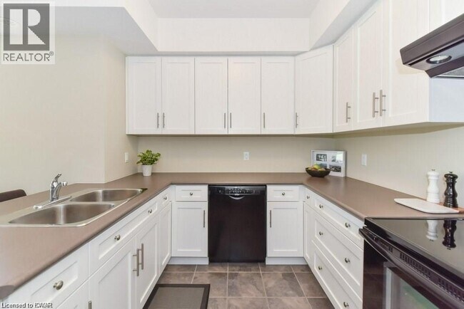 Photo - 1112 Fairway Rd N