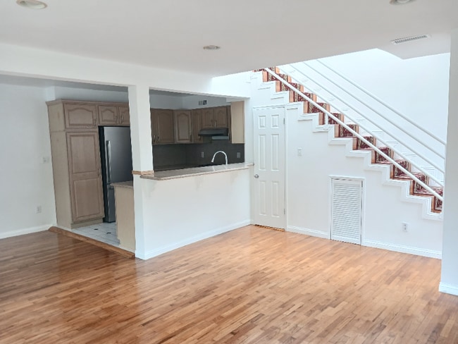 Photo - 1025 Idaho Ave Unit 1