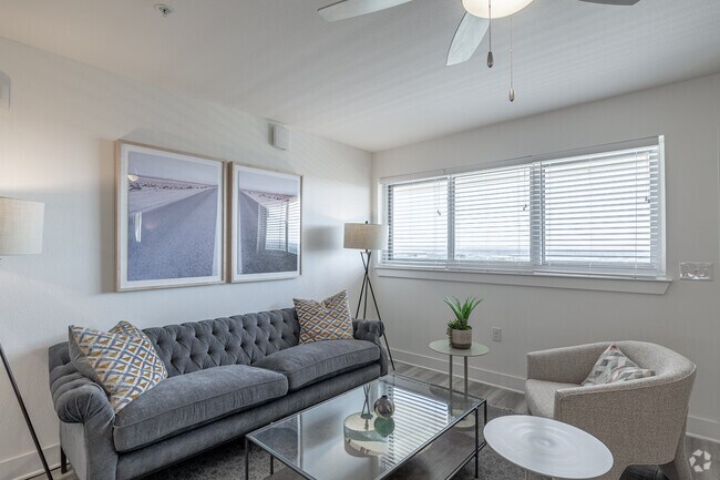 1BR, 1BA - 790 SF - The Vue