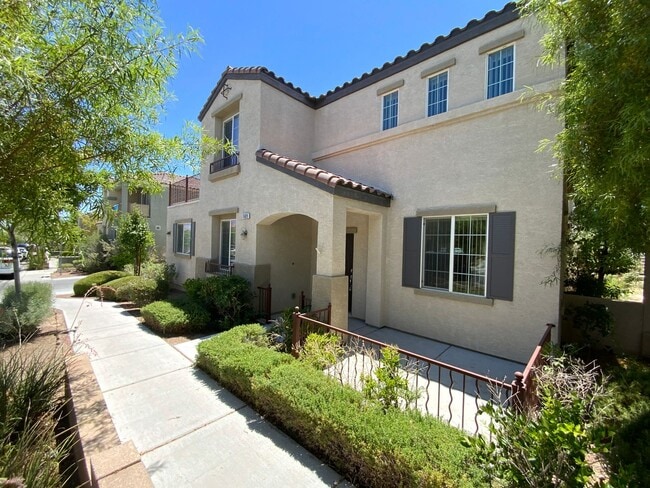 Building Photo - N.W. BEAUTIFUL UPGRADED HOME WITH COMMUNIT...