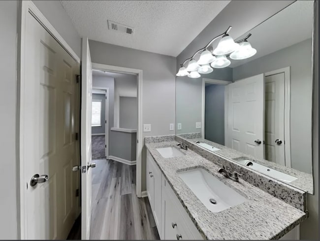 Photo - 3015 Donamire Ave NW