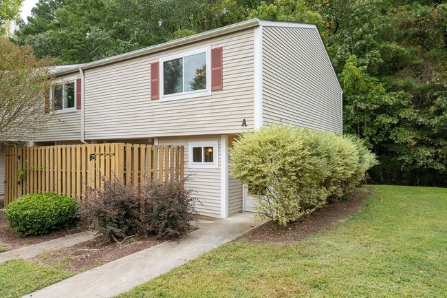 Freshly Renovated 2BR/2.5BA in Chapel Hill... - Freshly Renovated 2BR/2.5BA in Chapel Hill... House
