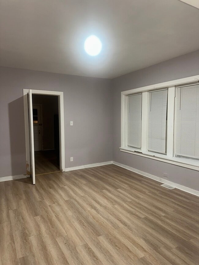 Photo - 8017 S St Lawrence Ave