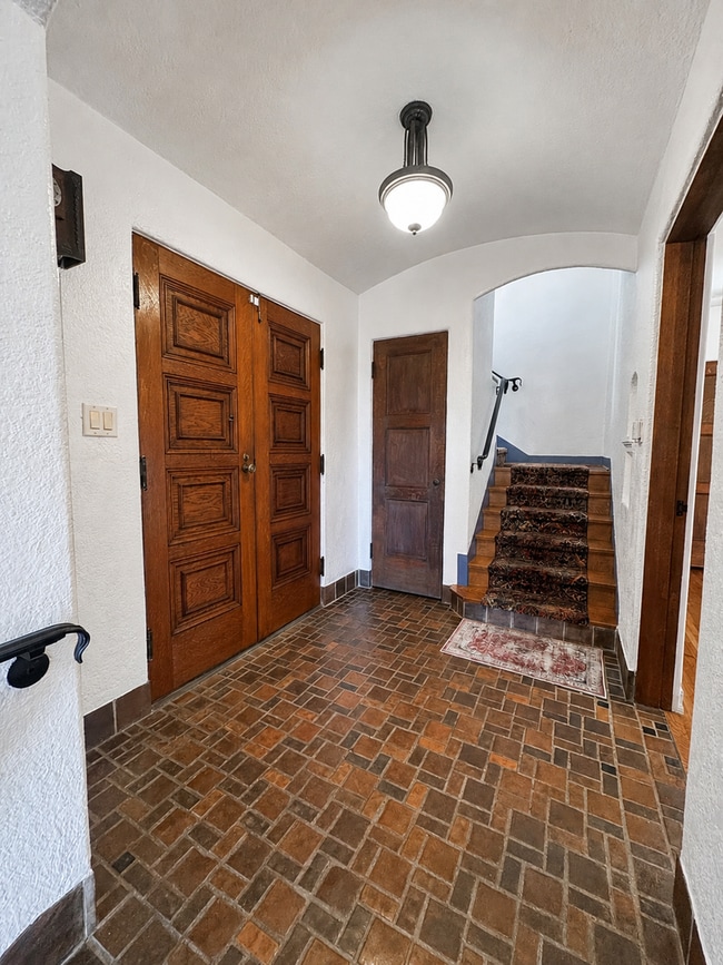 352 Glen Ellen Dr