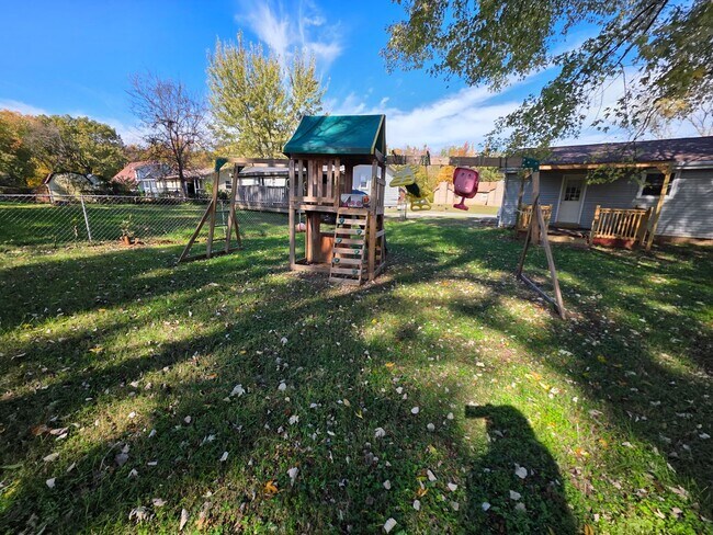 Photo - Charming 3-Bedroom Home with Spacious Back...