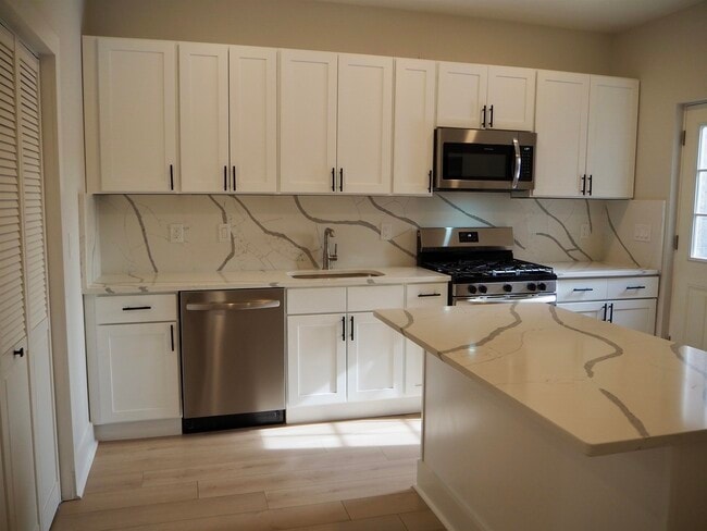 Photo - 1205 Hillside Pl