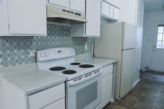 9906 Hundred Oaks Cir Unit B