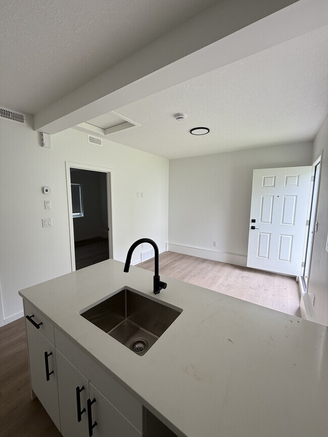 Photo - 12127-12193 93 St NW Unit GAR 12127