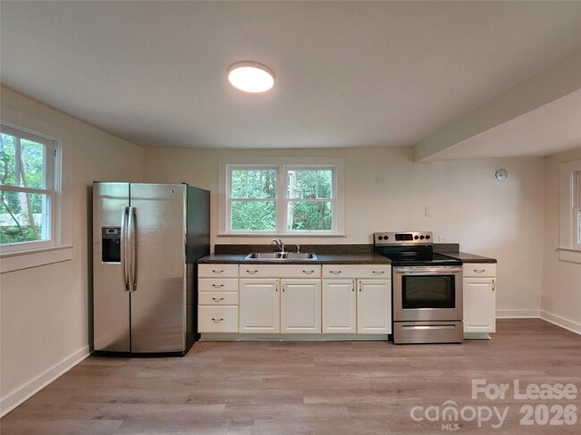 Photo - 650 Harris St NW