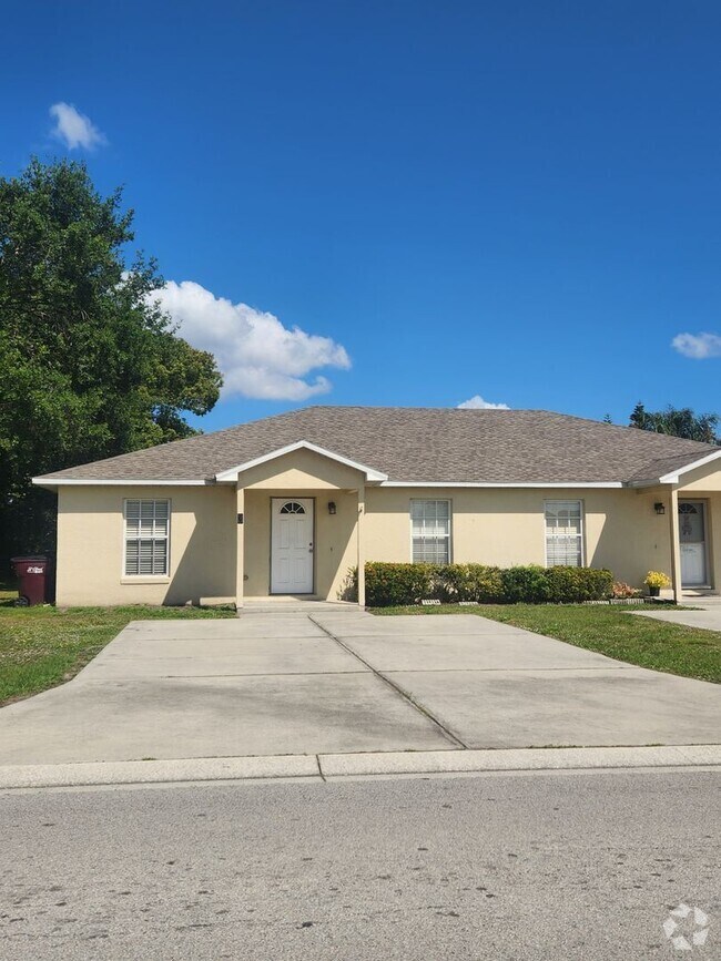 Building Photo - Location...Location..Comfortable 3 Bedroom... Rental