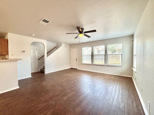 4015 Desert Cir