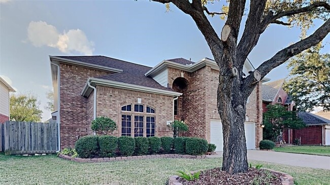 Photo - 2114 Winding Hollow Dr