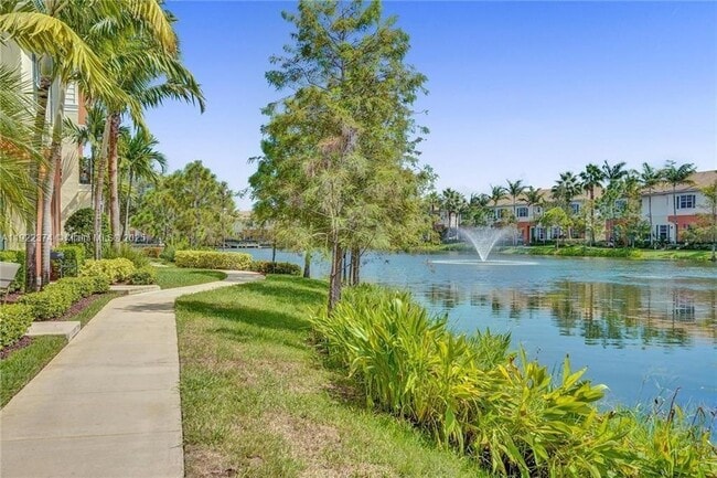 Photo - 256 SW 6th Ct