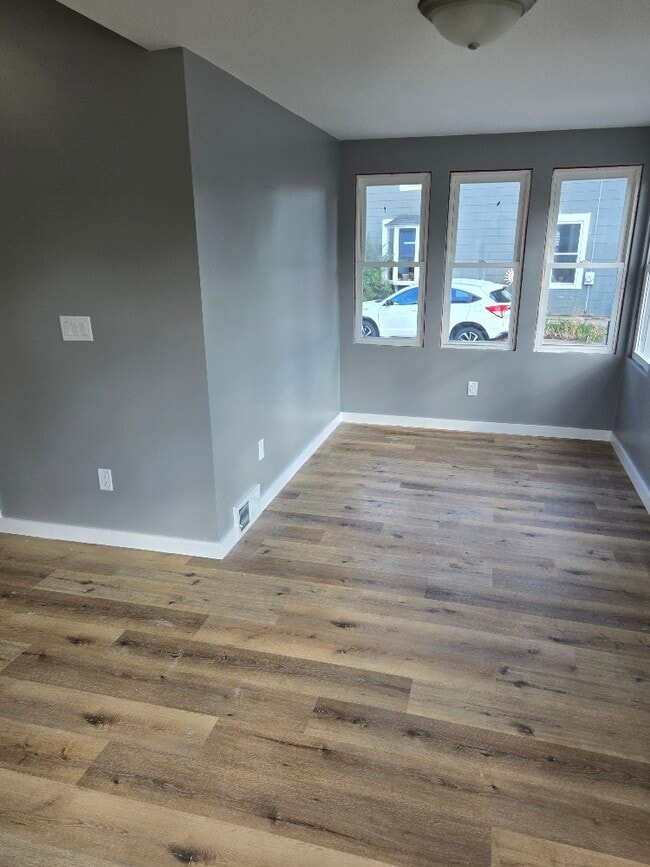 Photo - 902 School Ave