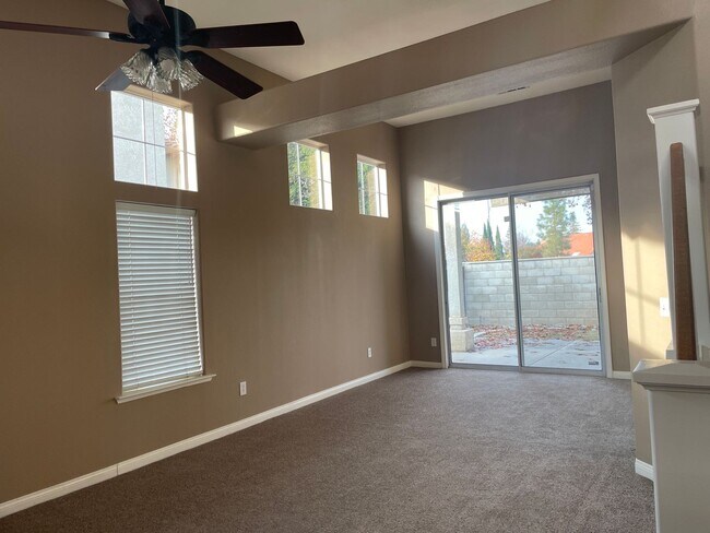 Photo - Large 5 bedroom 3 bathroom N/E Fresno home...