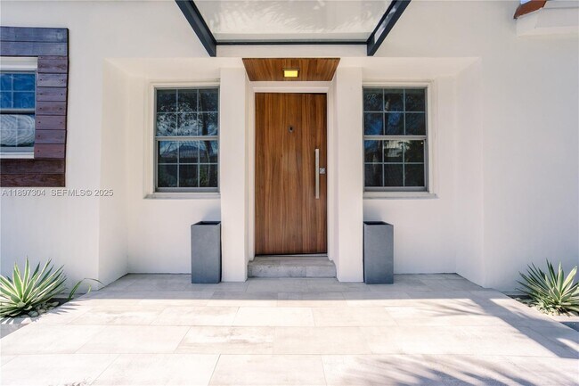 Building Photo - 1544 Michigan Ave