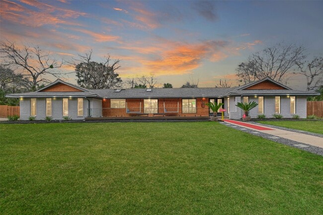 Photo - 7810 Nairn St