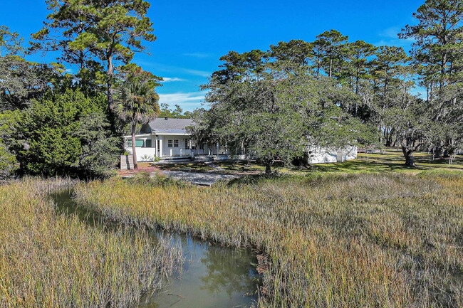 Building Photo - Private, Low Country Residence for Rent!