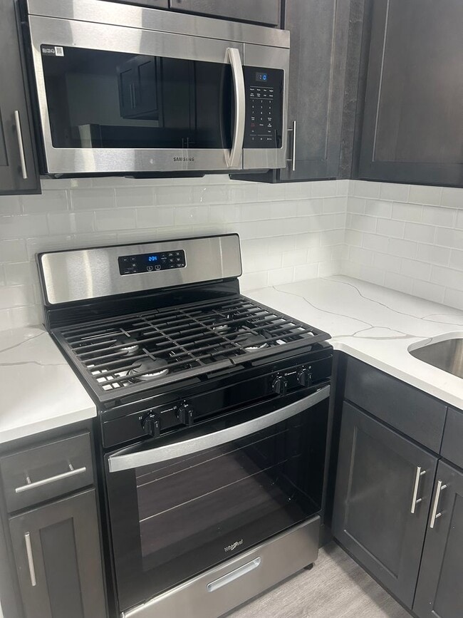 Photo - 1050-1070 Tyson Ave