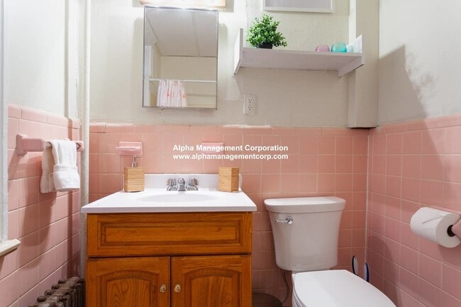 Building Photo - 1247 Beacon St Unit 3