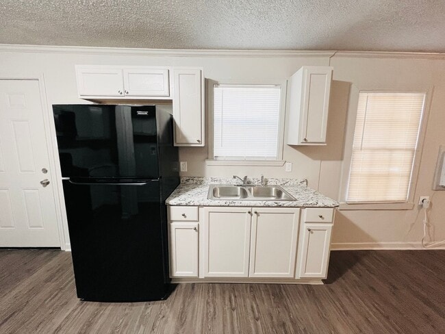 Photo - 3993 Lynn St