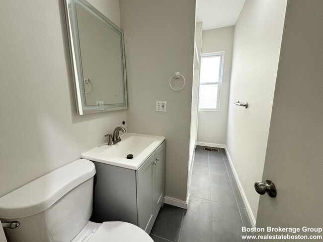 Photo - 10 Pond St Apartments Unit 1