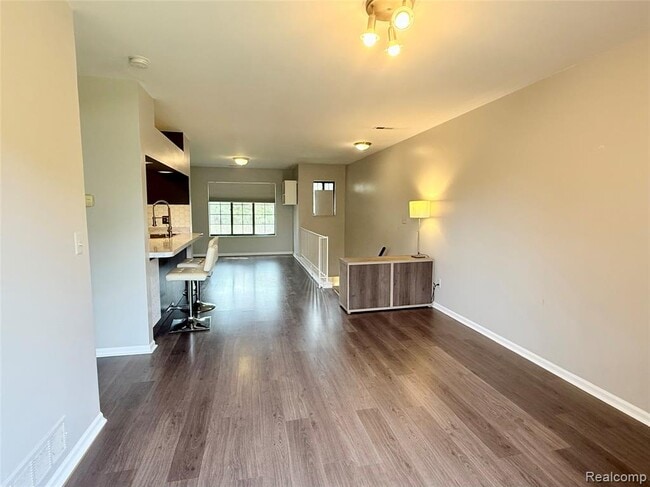 Photo - 1550 Meadowside Dr Unit 187