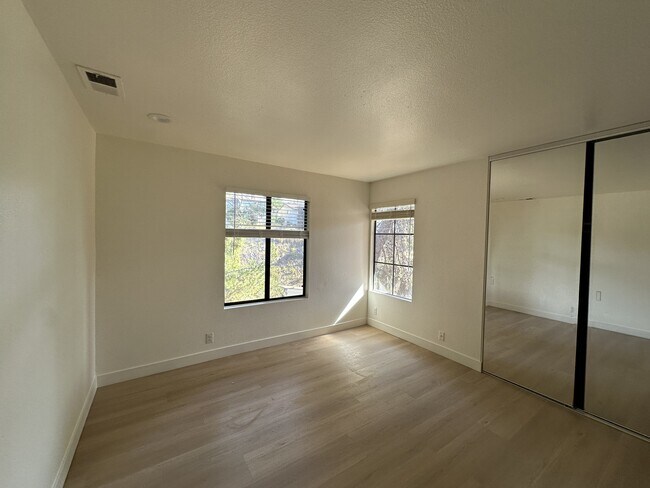Photo - 2336 Walmar Ln